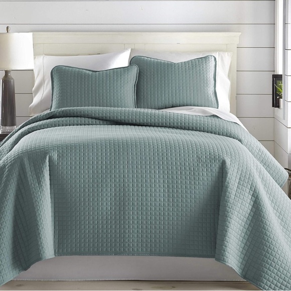 Microfiber quilt queen set